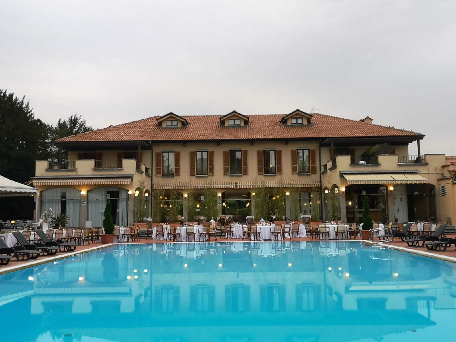 Villa dei giardini Nerviano info +39 328 2345620